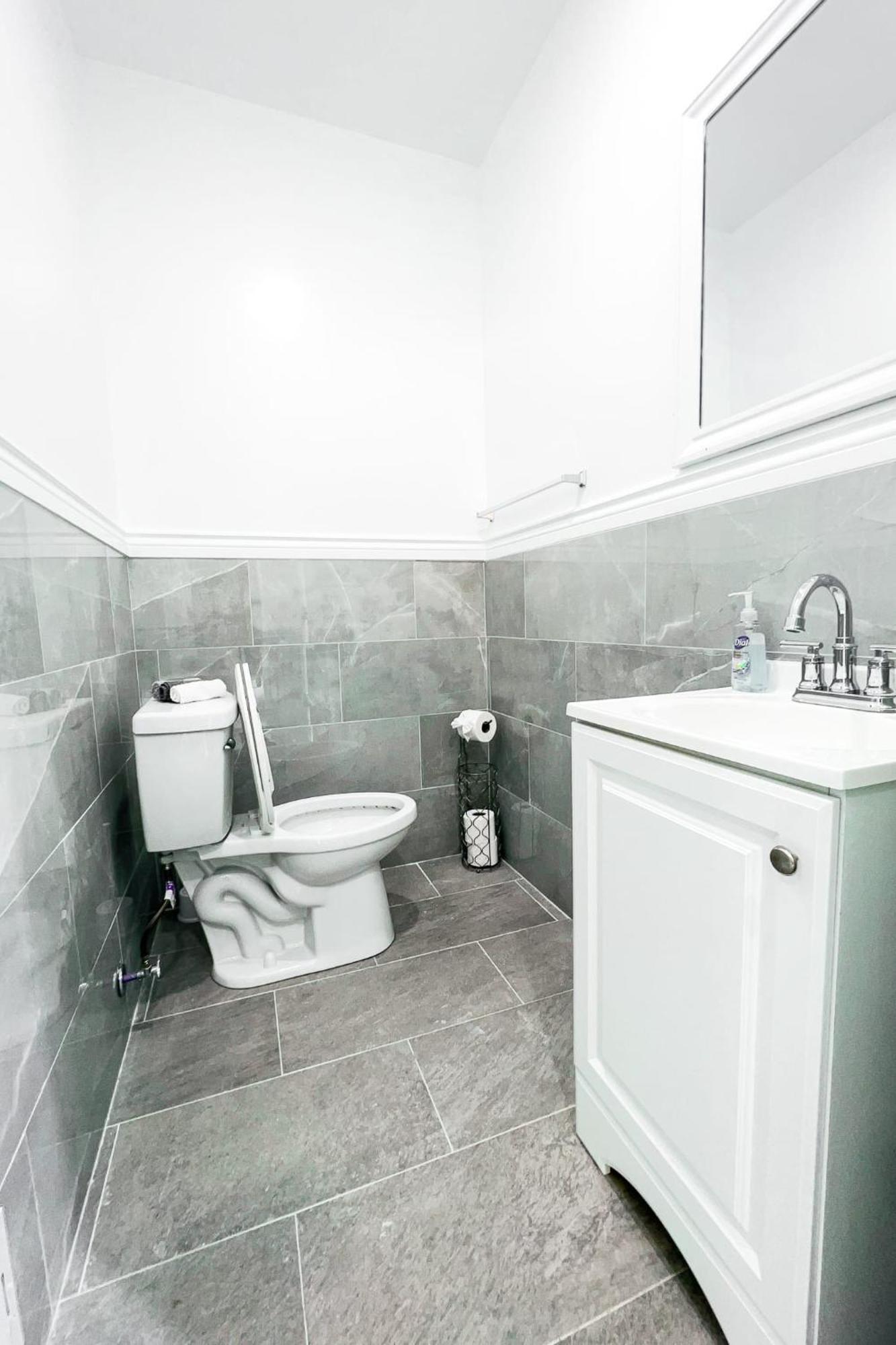 2 Homes, 1 Stay-7Br Niagara Falls Compound Exterior photo